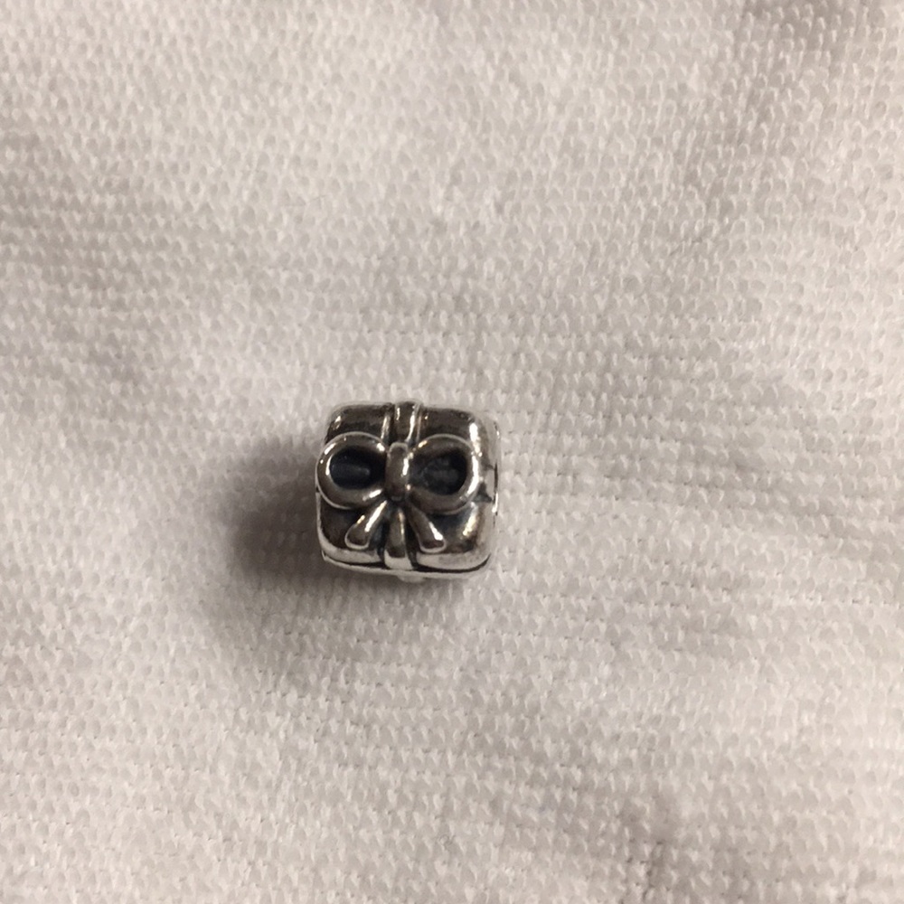 Pandora Silver Present Charm